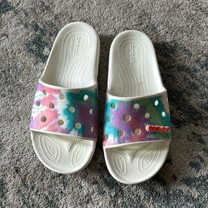 Crocs Tie-Dye Graphic ICONIC Comfort M8/W10 Slip-On Sandals